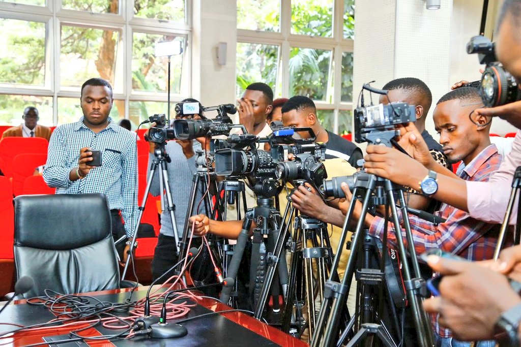 mofpedU's tweet photo. In  his concluding remarks at today's Press Briefing PSST @rggoobi emphasised the following:
➡️All Accounting officers must ensure that, they pay wages,salaries,pensions & gratuity by 28th of every month.
➡️Accounting officers must prioritize payment of service providers in time, to avoid accumulation of  arrears.
➡️There should be display of the payrolls for salaries & monthly pensions on Gov't institutions notice boards every month.
➡️Accounting officers must ensure timely submission of performance reports & accountability.
➡️All Gov't institutions should ensure pre-payment of utilities (water,electricity) & failure to do this,service providers should turn off non-compliant votes.
➡️Accounting officers should also effectively supervise the implementation of Gov't programs & projects.
#KnowYourBudget23