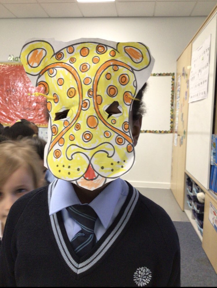 📚✨ Year 2 has had an amazing time in English, exploring the story map for our new text - 'Why Giraffe has a long neck.' 🦒📖 They got creative and crafted animal masks inspired by Tinga Tinga! 🎭🎨 Learning through art and storytelling is the best!