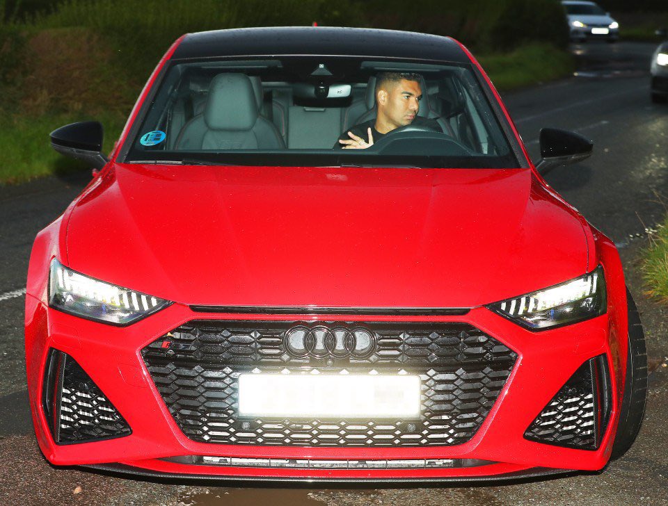 UtdPlug's tweet photo. Luke Shaw, Casemiro, Bruno Fernandes and Rasmus Hojlund arriving at Carrington this morning. [@SunSport] #MUFC https://t.co/AtbSy101Ok