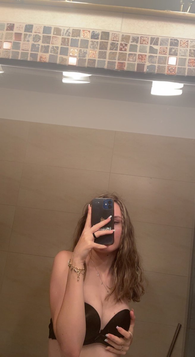 Daisy5378380879's tweet photo. Retweet and add me on snap at daisy_rose64 for free nudes and sexting 😘 https://t.co/2yx4P2Llsj