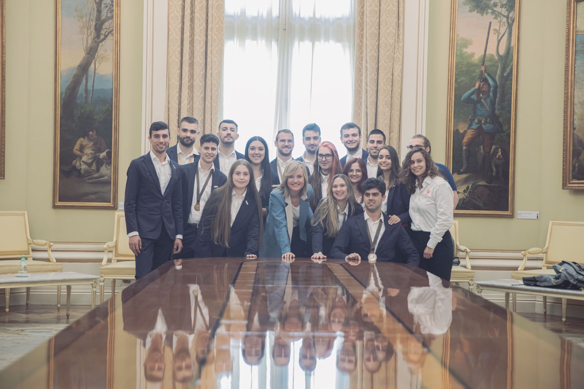 educaciongob's tweet photo. La ministra en funciones @Pilar_Alegria ha recibido al equipo español que compitió en el campeonato europeo de FP #Euroskills 2023.

“Sois referentes para muchos jóvenes que no tienen claro hacia dónde dirigir su proyecto vital” ha asegurado.
https://t.co/6dHzTgd67X https://t.co/Eqh5cJO1Z9