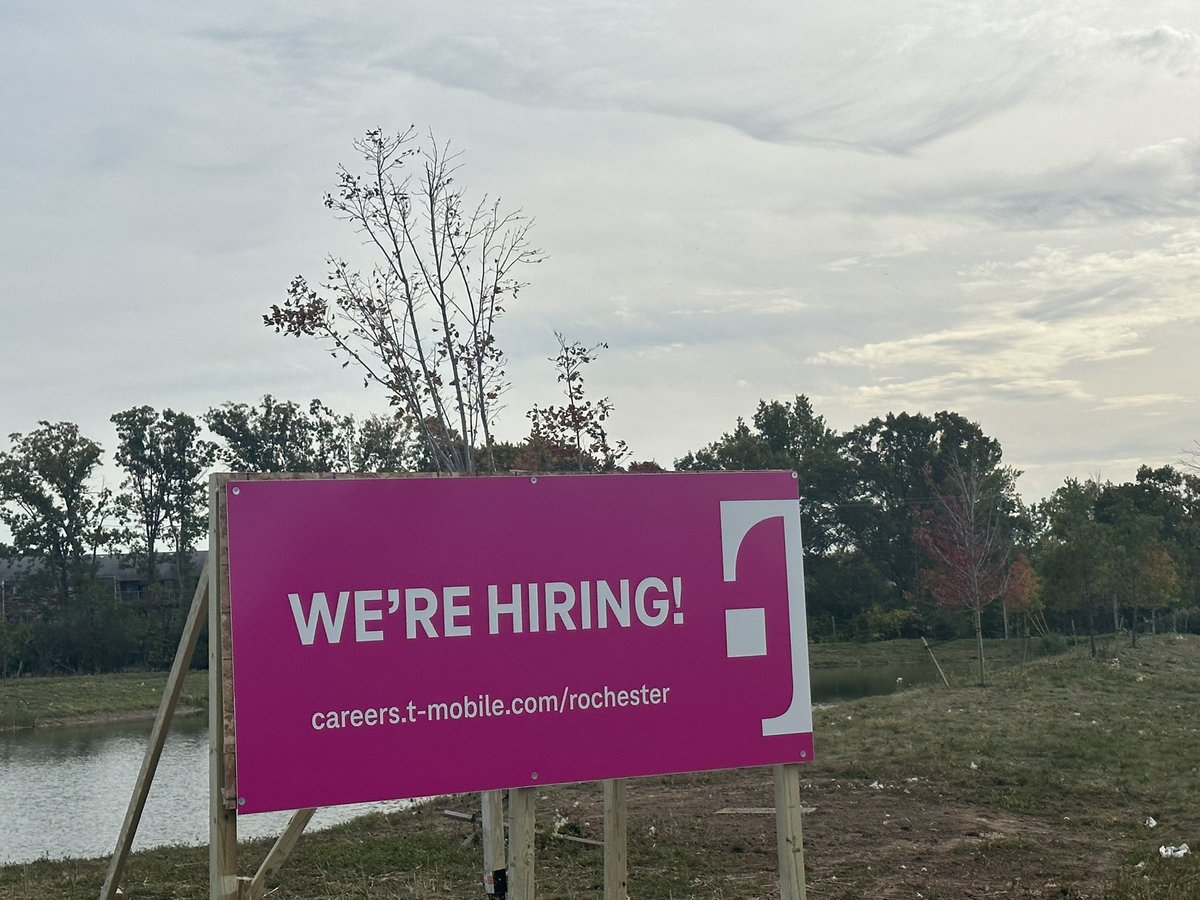 As we celebrate Customer Service Employee Appreciation Week I wanted to highlight the new CEC Team in Rochester, NY! Tx to @lpetrone9 & his team for all the amazing support. Also if you want to join the @TMobile team & be part of this amazing team & facility WE ARE HIRING!