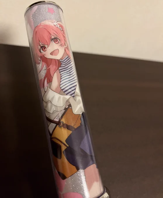 アニメイトの特典がいい感じにペンラ収まったセカライ楽しみ( ˊᵕˋ*) チケットがんばらねば。 