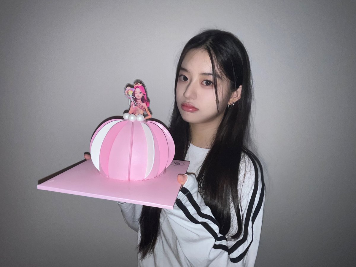 picsillit's tweet photo. #MINJU Weverse Update https://t.co/zCCph7dmcj