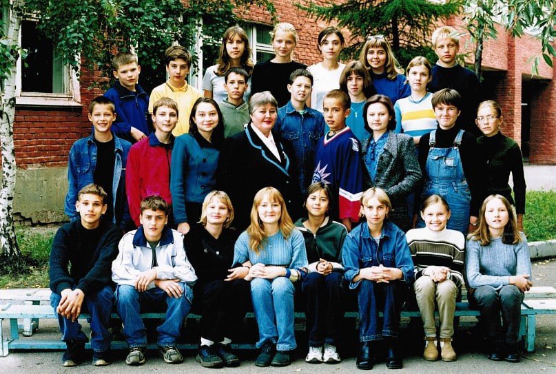 gaevart's tweet photo. Хочу 2000 год и прийти на фотографирование класса в джерси «Нью-Йорк Рейнджерс». А больше ничего не хочу. https://t.co/aTOHUyvSyu