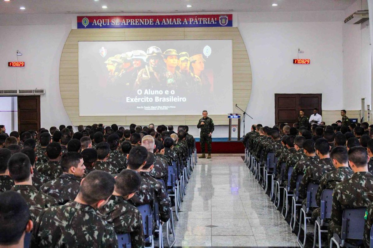 cmse_exercito's tweet photo. O Comandante do @exercitooficial, General de Exército Tomás Miguel Miné Ribeiro Paiva, ministrou uma palestra para os alunos da Escola Preparatória de Cadetes do Exército (#EsPCEx) no dia 28 de setembro: https://t.co/8XuWbp4zb1 https://t.co/XJQcYFNSHl