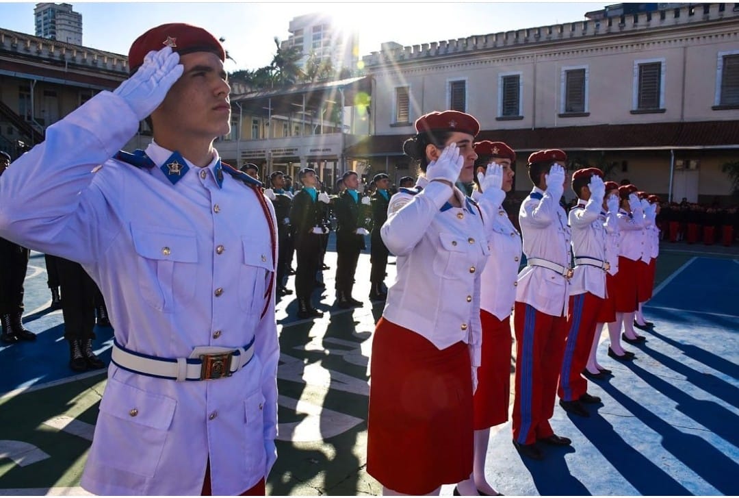 cmse_exercito's tweet photo. Uma rotina intensa de estudos aliada a um ensino de qualidade: foi assim que o aluno Jorge Miguel Kudlovics, do 9º do Colégio Militar de São Paulo, tornou-se o primeiro estudante da história do #CMSP a ser aprovado em um concurso para as Forças Armadas: https://t.co/P0pjTxqSd2 https://t.co/8k1w7caD3l