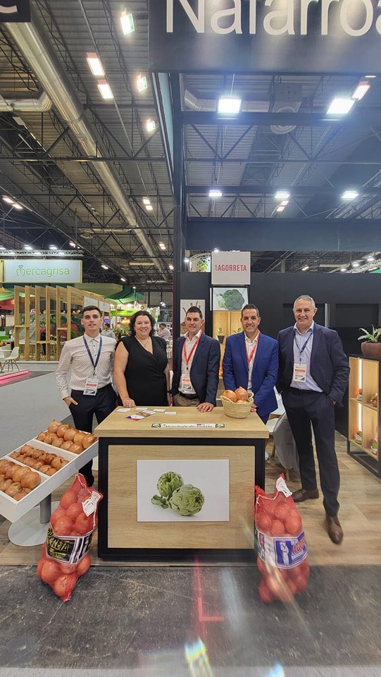 TudelAlcachofa's tweet photo. Alcachofa de Tudela destacó en Fruit Atraction, la feria de fruta y verdura en IFEMA, Madrid. Representando a Agrícola Castelruiz, FHF Fontellas y Agorreta. Éxito total. ¡Volveremos! 🌱🍅🥦 #FruitAtraction #AlcachofaDeTudela @FHFontellas https://t.co/xVd6mbe7G0