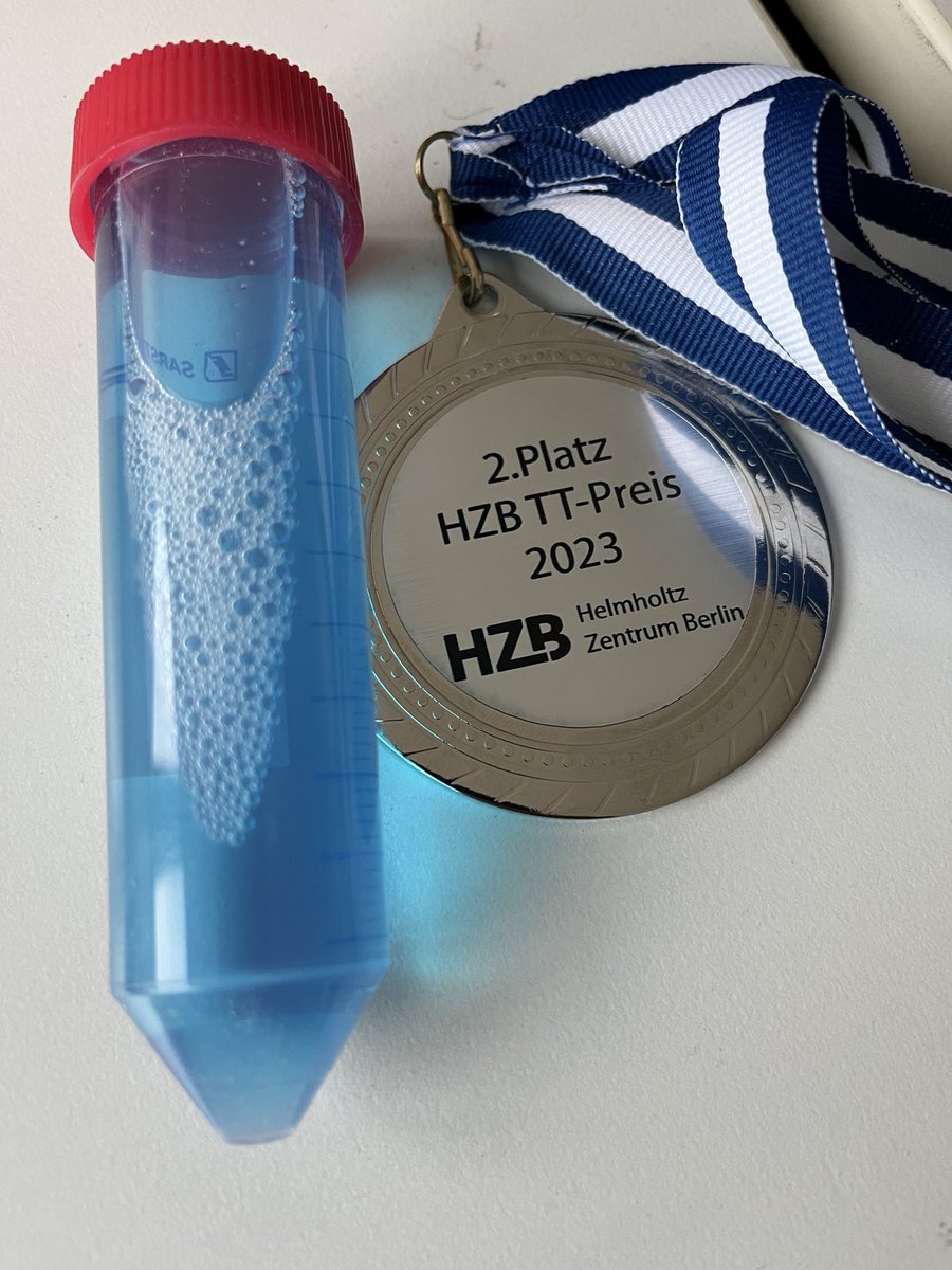 Gert Weber from the MX group has won second place at the HZB Technologietransfer price competition with his project "Enhanced cyanobacterial protein colourants for food industry, solar technology and scientific applications". Congratulations!

<a href="/HZBde/">Helmholtz-Zentrum Berlin</a> <a href="/HZB_BESSY/">BESSY@HZB</a>