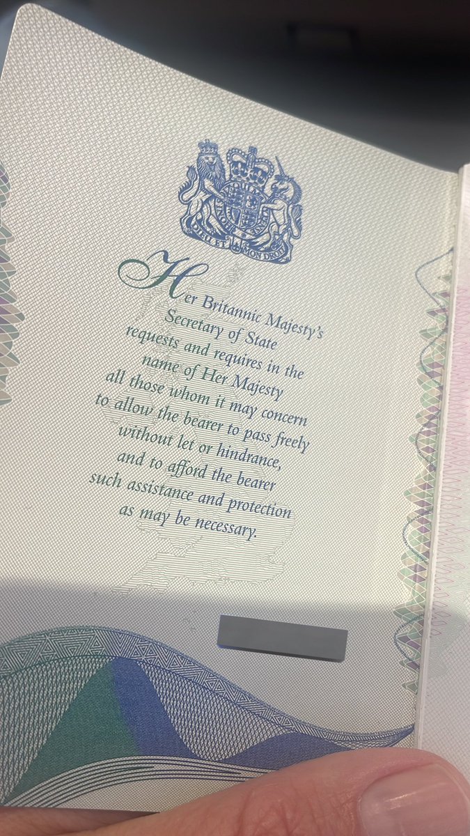 Luke Mallett (@lukecrmallett) on Twitter photo Received my new passport in the last few days. Five months on from the coronation <a href="/HM_Passport/">His Majesty’s Passport Office</a> may be in minority of government functions to carry on ‘using up the old stationary ‘. With a financial and environmental crisis on our hands surely the right call? #RoyalRebranding Received my new passport in the last few days. Five months on from the coronation <a href="/HM_Passport/">His Majesty’s Passport Office</a> may be in minority of government functions to carry on ‘using up the old stationary ‘. With a financial and environmental crisis on our hands surely the right call? #RoyalRebranding