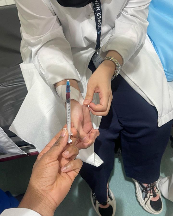 علينا أن نؤمن بأن بعد ڪل سقوط قوة وبعد ڪل قوة نهوض  وإن تعثرنا في طول الطريق  سنصل باصرارنا 🩺💙