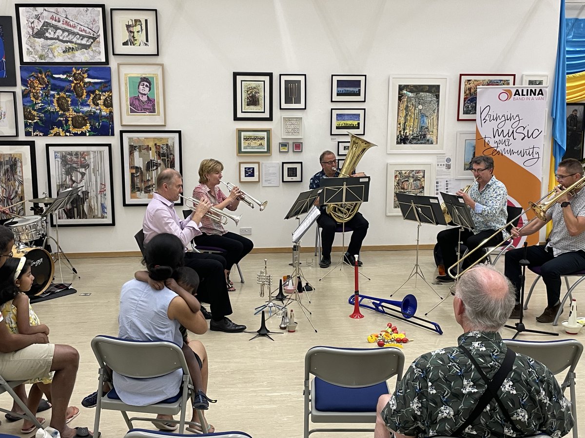 alina_orchestra's tweet image. Band in a Van comes to #Burnhamlibrary (11 am) &amp;amp; #GerrardsCrosslibrary tomorrow (Saturday). Come along, enjoy some music, have fun, and join in with some family-friendly musical games. It&apos;s all FREE.
@Bucks_Libraries @BucksCulture @BuckinghamTIC 
#music #community #livemusic