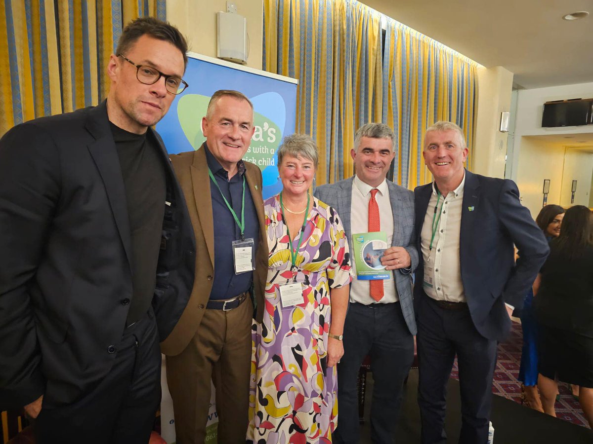 ClionasFDN's tweet photo. Very honoured to be hosted by Ceann Comhairle, Seán Ó Fearghaíl at a dinner in Leinster House last night with special guests Niall Breslin, @KellyHarrington, John Kiely, Brendan Courtney &amp; many wonderful corporates in attendance.

It was a very special night https://t.co/iv5XR6Ls5g