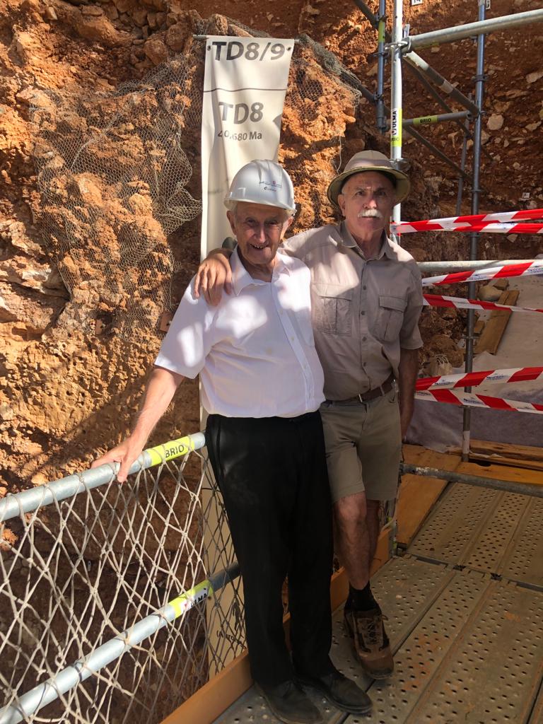 Amb el meu professor, amic i col.lega Henry de Lumley, arqueòleg i prehistoriador, aquesta setmana al jaciment de Gran Dolina, a Atapuerca.

<a href="/FATAPUERCA/">FUNDACION ATAPUERCA</a>

#amicsiamiguesincondicionals  #professor #referents #arqueòleg #prehistòria #jaciments #EvolucióResponsable #ProgrèsConscient