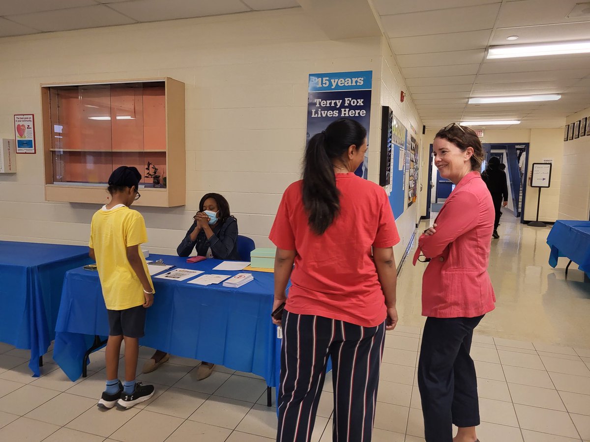 Kat2Noel's tweet photo. Open Doors @Great_LakesPS amazing to see so many of our families in the building #identityaffirming #CommunityEngagement #meettheteacher https://t.co/stMtNZo1bj