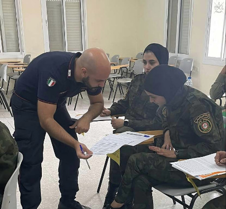 SM_Difesa's tweet photo. #Gerico

I #Carabinieri della missione #MIADIT Palestina 16 concludono il corso Gender Perspective dedicato a 22 discenti appartenenti alla Gender Unit della NSF, National Security Force

➡️ https://t.co/8vL4KNHAFY

#UnaForzaperilPaese #ForzeArmate🇮🇹
@_Carabinieri_ https://t.co/qKhNFlV2ur