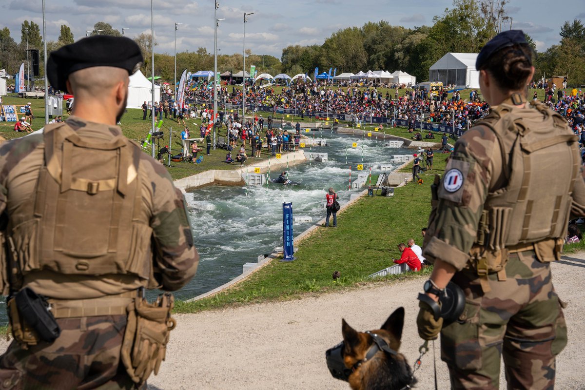 Armée de Terre (@armeedeterre) on Twitter photo #PauseDeMidi 🥤 Aperçu récemment en Île-de-France. Que préparent nos soldats à votre avis 🤔 ?
➡️ A. Un assaut amphibie 🌊
➡️ B. Les journées portes ouvertes du régiment 🪖
➡️ C. Ils appuient les forces de sécurité intérieure pour <a href="/Paris2024/">Paris 2024</a> 🔥
À vos claviers ⌨️ réponse lundi ! #PauseDeMidi 🥤 Aperçu récemment en Île-de-France. Que préparent nos soldats à votre avis 🤔 ?
➡️ A. Un assaut amphibie 🌊
➡️ B. Les journées portes ouvertes du régiment 🪖
➡️ C. Ils appuient les forces de sécurité intérieure pour <a href="/Paris2024/">Paris 2024</a> 🔥
À vos claviers ⌨️ réponse lundi !