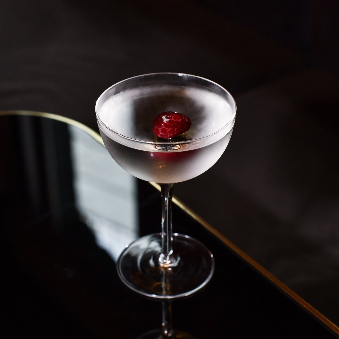 Edinburgh Cocktail Week is amongst us and our lead mixologist Leon Wilkes has curated this tasty wee number... The Commons Club Martini 🍸 Meet us at #CommonsClubEdi for a taste. 

#VirginHotelsEdi #CommonsClubEdi #EdinburghCocktailWeek
