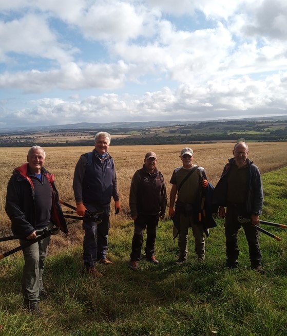 midgov's tweet image. Our  Vogrie volunteers &amp;amp; Ranger Service enjoyed an away day from  #Vogrie CP.  They headed to old Roman Camp above Mayfield where they cleared overgrown gore bushes &amp;amp; bracken on a Core Path to improve access for walkers &amp;amp; horse riders. 
Many thanks!
👏🪓🍃🧹 @MVACommunity @MAEDT1
