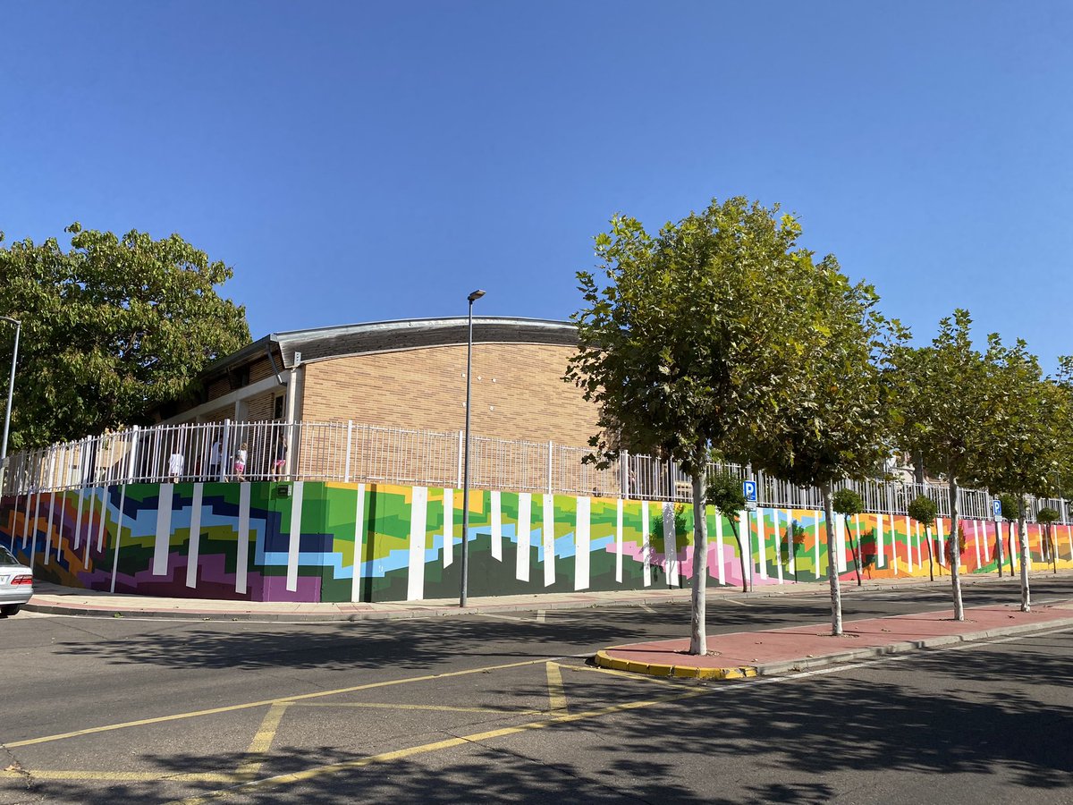 Ayer el equipo DDCC# visitamos el C.R.A. La flecha para ofrecerles nuestra ayuda en la competencia digital a lo largo del curso. 
Muchas Gracias.