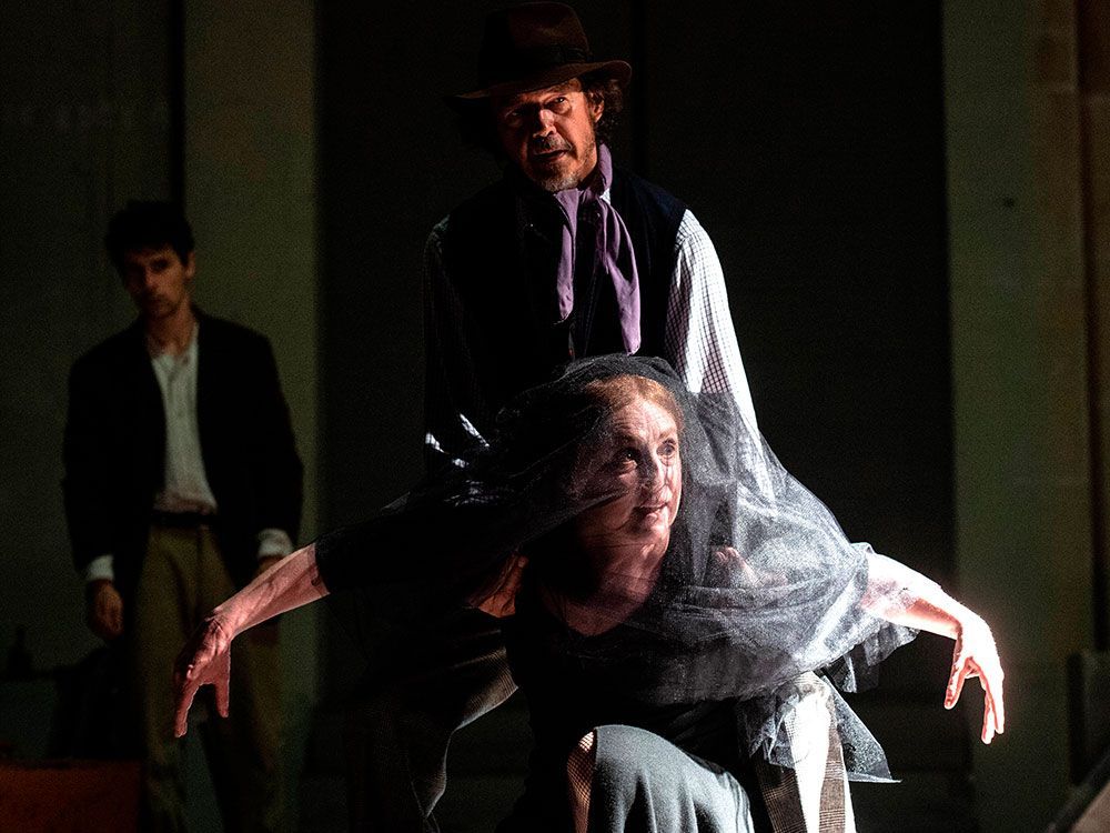 Piccolo_Teatro's tweet photo. In occasione del centenario della nascita di #Testori e dei 150 anni dalla scomparsa di #Manzoni, lo storico spettacolo di @andreeshammah arriva al Piccolo. 

“I Promessi sposi alla prova”, dal 12 al 22 ottobre > https://t.co/lMus1ttv7j

#Testori100
#ilcorpodelleparole https://t.co/whW69GyLnU