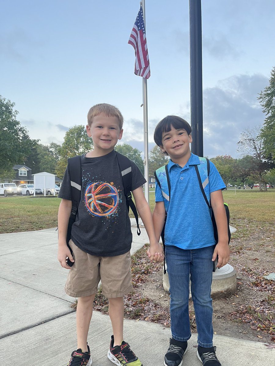 United in friendship.😁 Happy Friday! <a href="/wcsdistrict/">Worthington Schools</a> <a href="/brooksidepta/">Brookside PTA</a> #ItsWorthIt