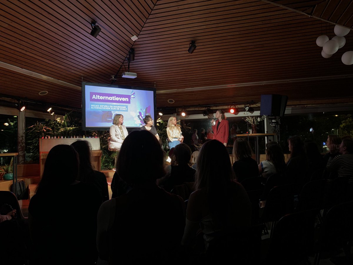 Rmaheuvelmans's tweet photo. Dankbaar voor de eerlijke en open gesprekken van gister ❤️

Iedereen zou recht moeten hebben op gifvrije en duurzame menstruatieproducten🩸

#BloedSerieuzeZaak https://t.co/v1akAaWV8B
