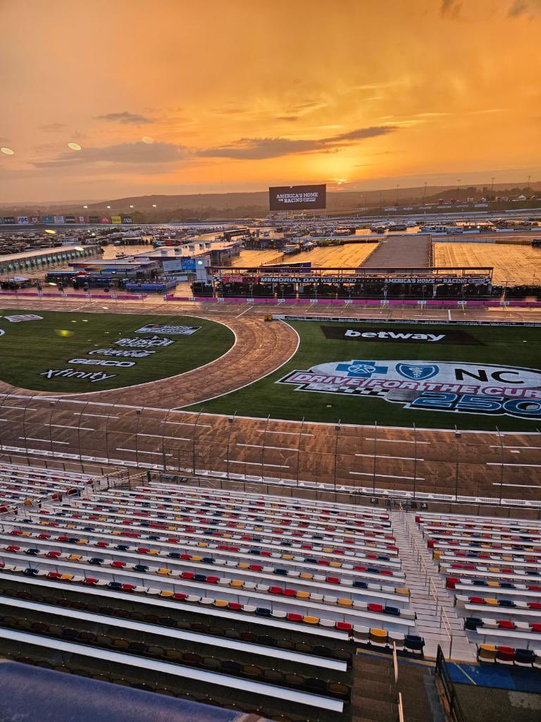 Beth_Troutman's tweet image. Our view this morning!! #GoodMorningBT broadcasting LIVE from @CLTMotorSpdwy on @wbtradio getting ready for the @BofA_News ROVAL 400! #WeAretheAction #LookatthatSunrise