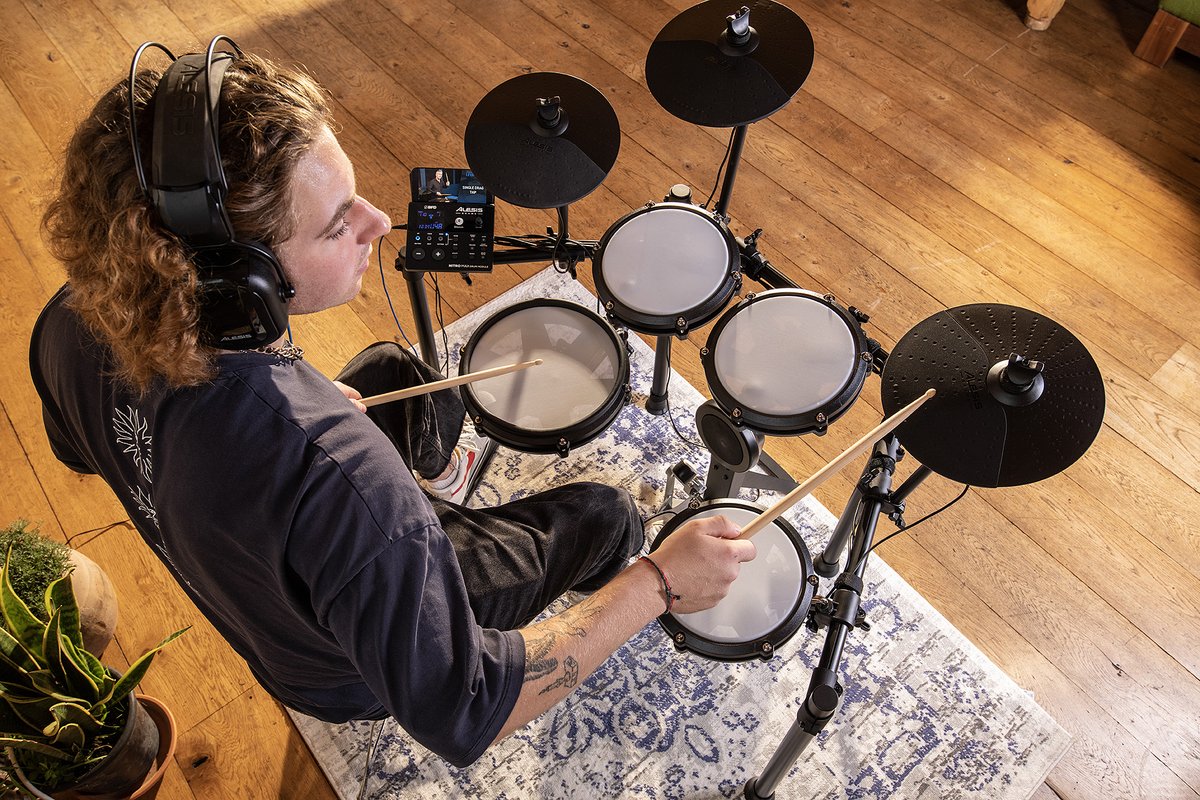 The new Alesis Nitro Max kit features premium sound quality 🔥 Nitro Max is more than an eight-piece electronic drum kit with mesh heads and Bluetooth! It’s also: 
 
🥁 An all-in-one product 
🥁 With the best-in-class educational tools 
 
Hit the link alesis.com/products/view2…