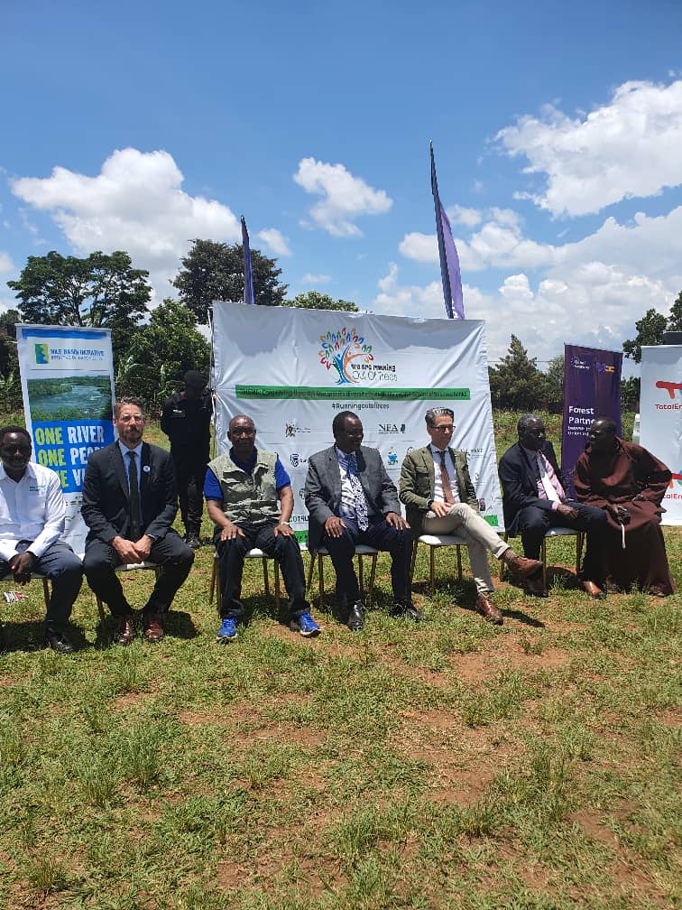 EUinUG's tweet photo. Ambassador @JanSadek affirmed #TeamEurope continued support and commitment to #environment conservation.
Speaking on behalf of the President, the Minister @min_waterUg, thanked the 🇪🇺 EU for its €40m Forestry Programme in 🇺🇬 due to kick off early next year. #ForestPartnership https://t.co/qaXXUqkN5w