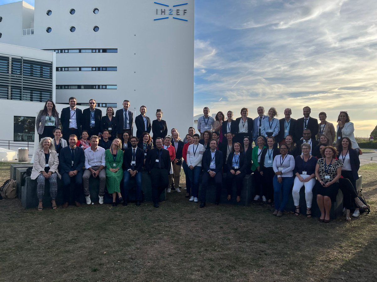 VladimirSoloch's tweet image. Clap de fin avec la photo de groupe hier soir de la promo #colettebesson #perdir2023 de l&apos;@AcLille. Une semaine riche d&apos;échanges et de rencontres pour prendre de la hauteur.