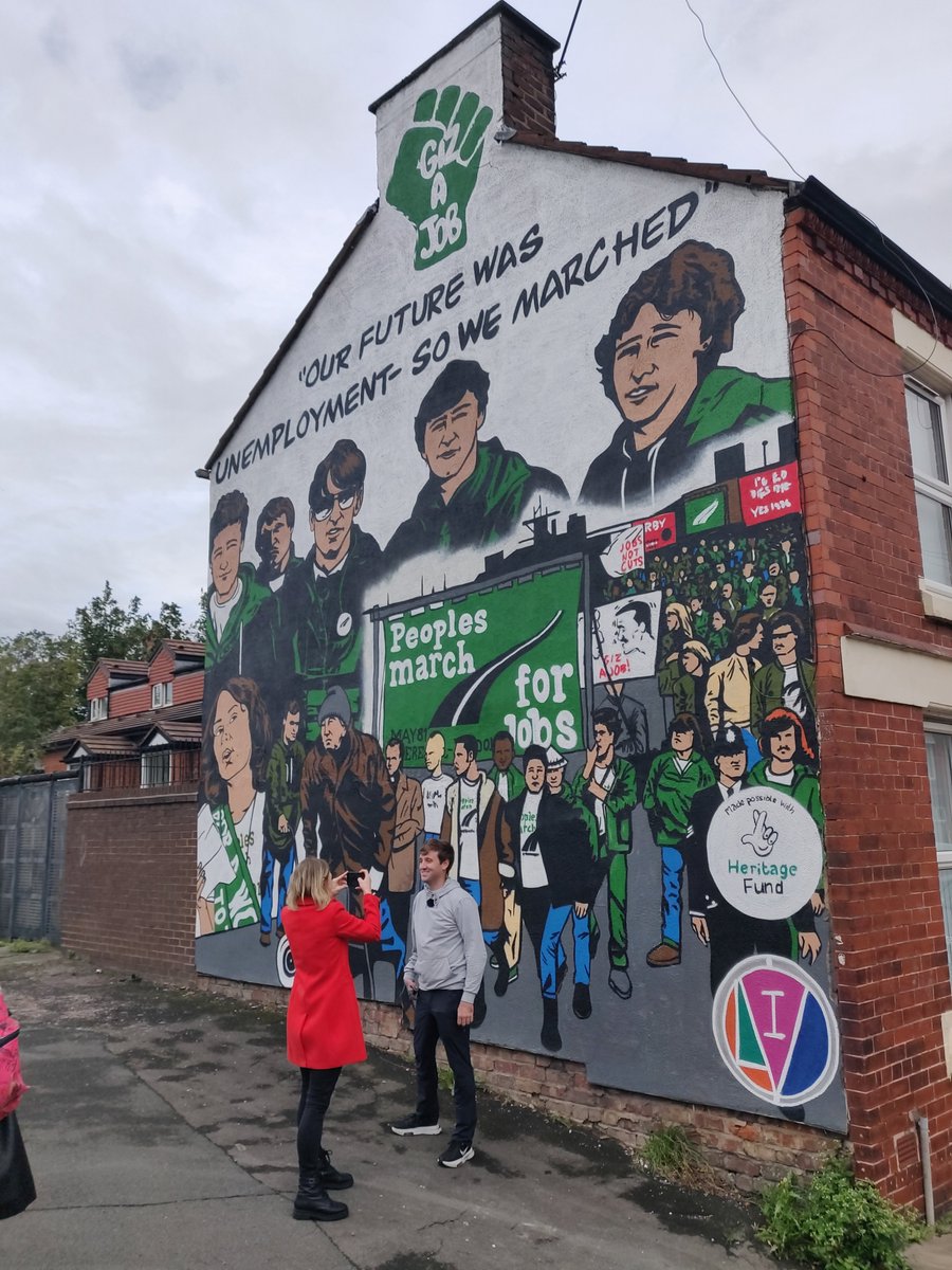 It was a pleasure to represent the @HeritageFundNOR committee at the unveiling of the stunning People's March for Jobs mural in Bootle & celebrate this project milestone with the @GizaJob81 team responsible for recording & preserving the stories of the marchers from back in 1981.