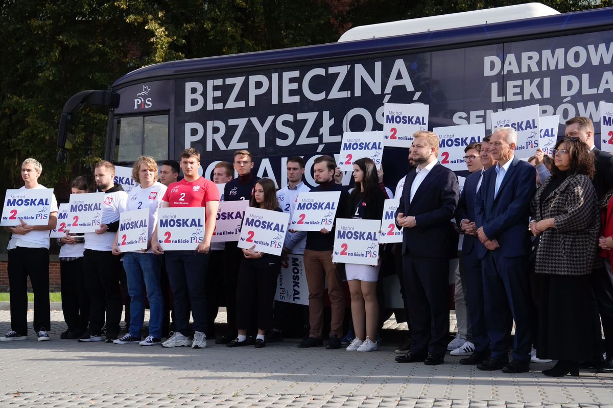 Michal_Moskal's tweet photo. Dziś Minister Obrony Narodowej Mariusz Błaszczak ogłosił, że w #Sobieszyn powstanie nowa jednostka wojskowa! To bardzo dobra wiadomość dla mieszkańców nie tylko tego regionu, ale i całej Polski wschodniej. Realizujemy nasz program #BezpiecznaPolska! https://t.co/DwpgXgJBO9
