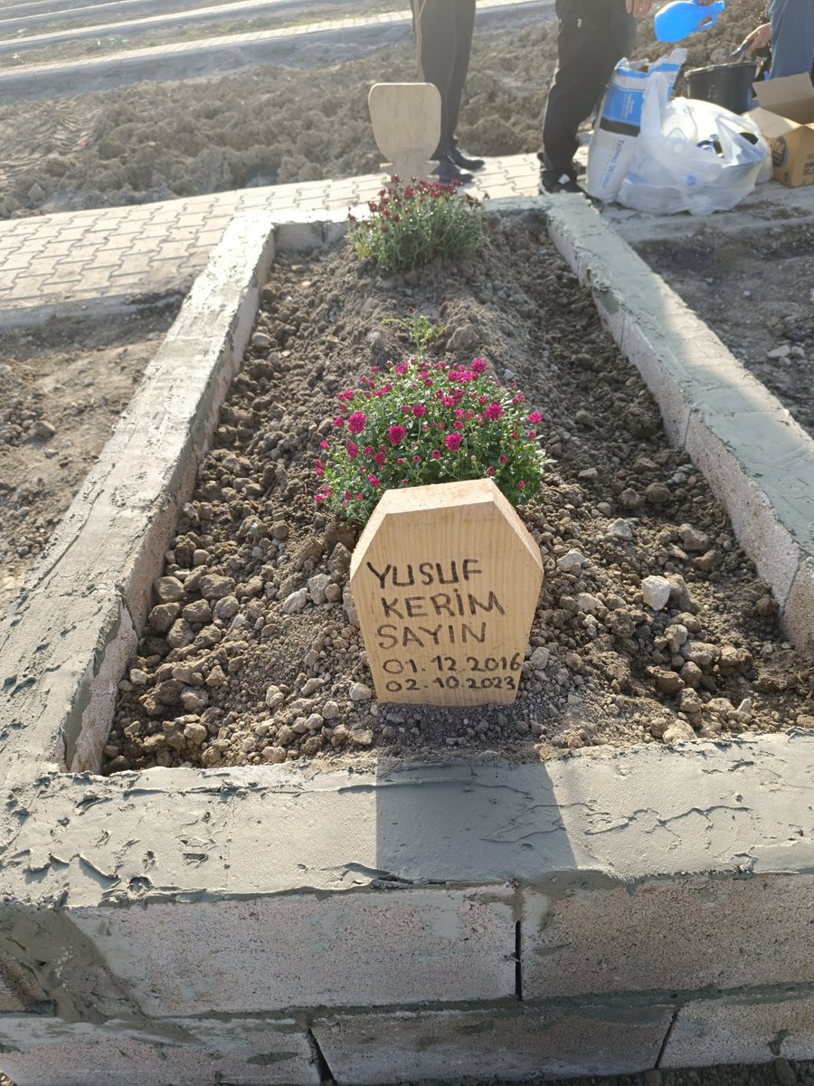 Mekanın cennet olsun canım oğlum Yusuf Kerim'im sen bu zalimlerin olduğu bir hayattan ayrıldın acılarından kurtuldun artık ağrıların olmayacak, sana kimse zulüm edemeyecek, Allah seni çok sevdiği için yanına aldı.Geride sana burada çektirenler düşünsün...