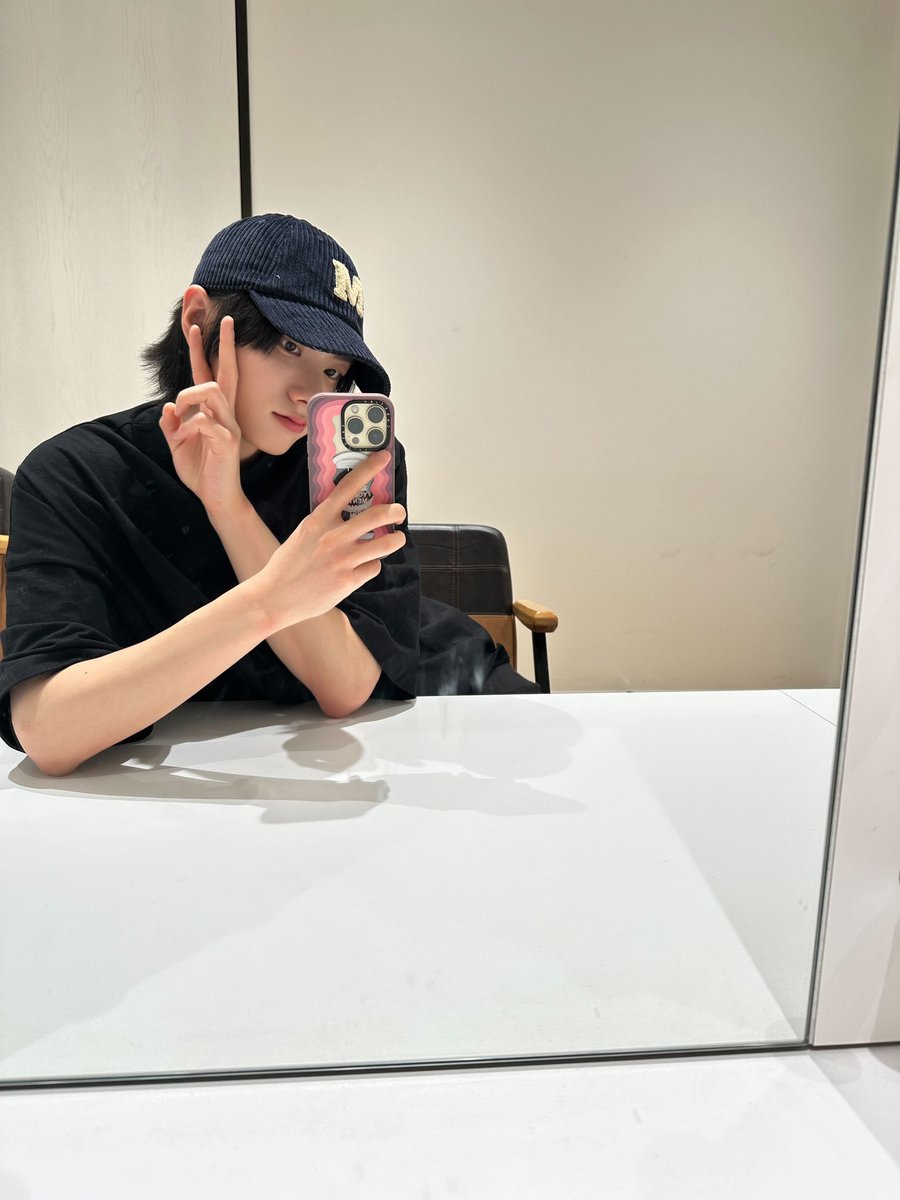 Mirror check-in with my cap, it's the go-to accessory for those effortless moments. Now, let's turn the spotlight on you. What did you do today? I'm all ears and ready for some fascinating stories!