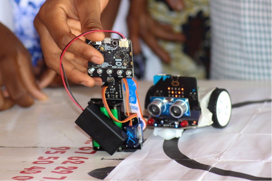 Tech4Youth1's tweet photo. 2022 et 2023 ont été marquées par un voyage inspirant avec les #Fati du Bénin.
Grâce au programme #Tech4Girls, près de 188 #Fati ont pris part à l'initiation au micro:bit, au développement de compétences en entrepreneuriat numérique et social. https://t.co/d1sBo9NFJR