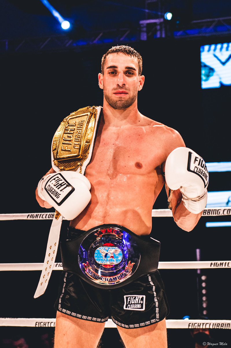 Fight_Clubbing's tweet photo. The King is Back! 👑
A distanza di poco più di un anno dall'infortunio che lo ha tenuto lontano dal ring, il Re della Muay Thai Made in Italy 🇮🇹, #FabioPuce, rinnova il suo contratto con #FightClubbing per tornare a combattere nella sua città, di fronte ai suoi tifosi, sabato 18 Novembre al Pala Ventura di Lecce, dove questa volta sarà chiamato a combattere per la cintura europea del #ThaiFight.
🎟️ Acquista il tuo Biglietto in Prevendita su https://t.co/FG3CB1lg65 o su https://t.co/4AgCryiIhs
#Lecce #18Novembre2023 #FightClubbing32