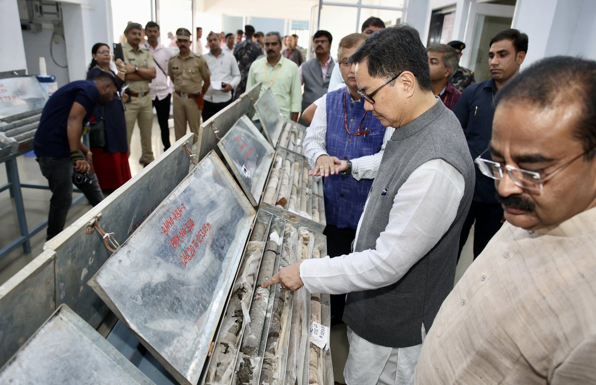 KirenRijiju's tweet photo. Visited Borehole Geophysics Research Laboratory at Karad. Our Scientists are drilling deep boreholes to reach the depths of earthquakes, set-up deep borehole observatory & study the challenging seismological problems of societal relevance through drilling investigations. https://t.co/BnlHsW7rgx