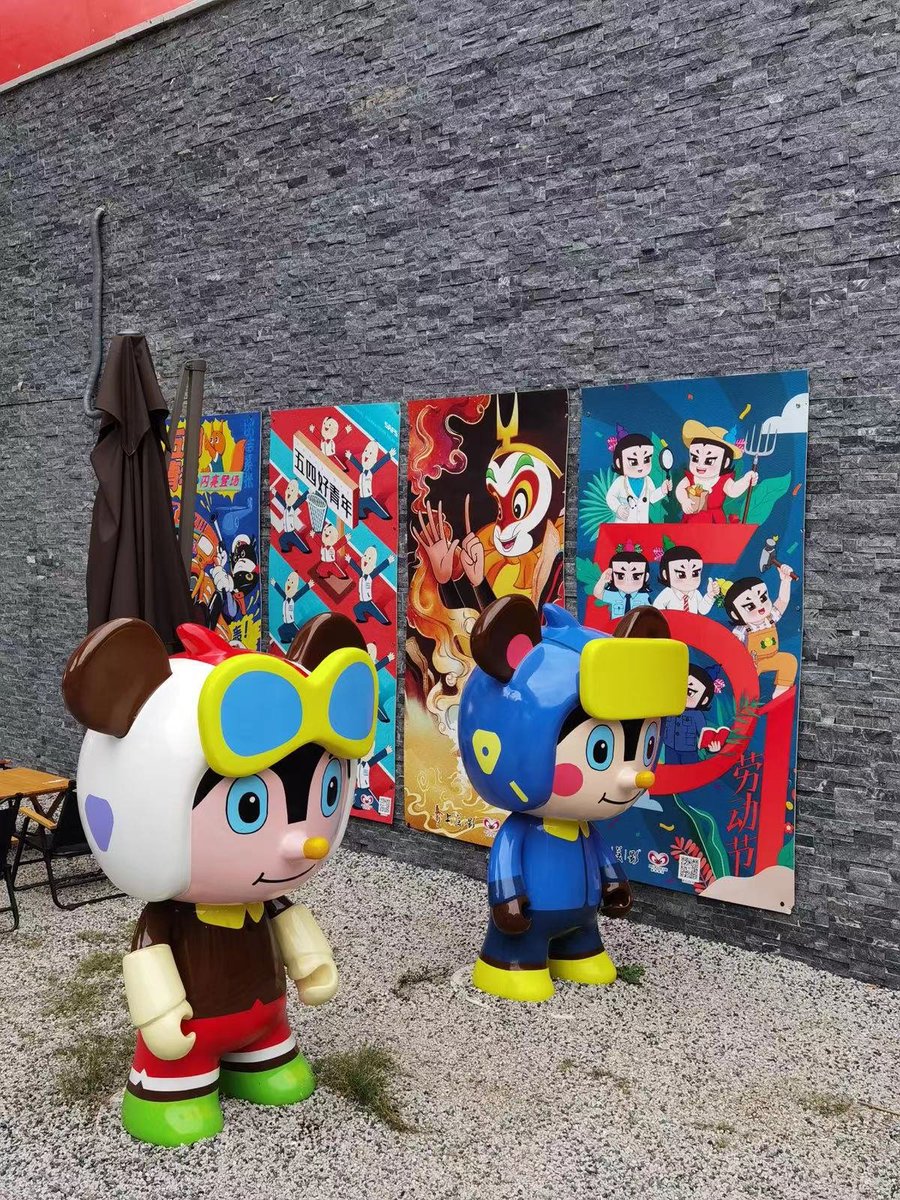Amylee111111's tweet photo. I found my childhood idol～
 in a cafe of Anji
#idolfactoryTH 
#zhejiang https://t.co/PQqxH0LaXW