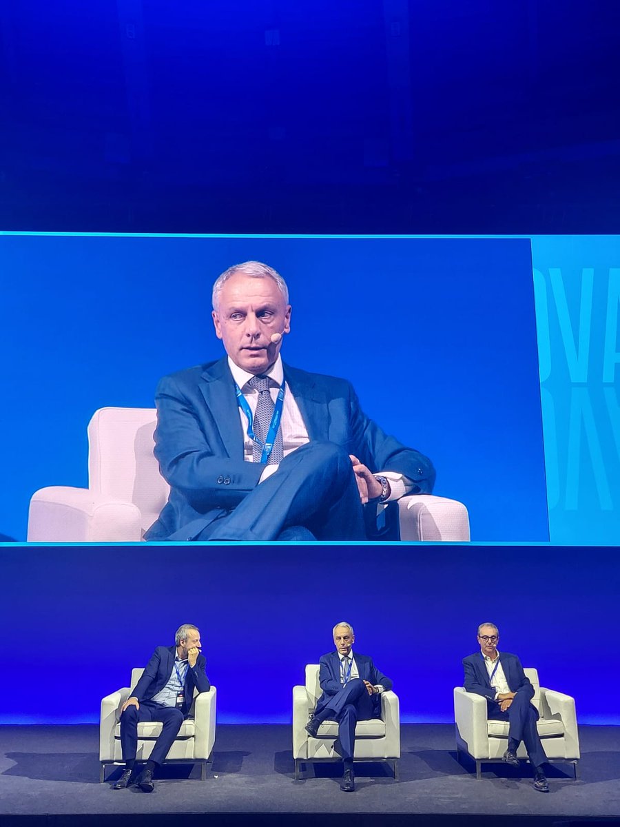 "Adeguamento limiti elettromagnetici e semplificazioni fondamentali x superare ostacoli a realizzazione infrastrutture #tlc.  Necessario ridurre tempi x ottenimento permessi. Recepire a livello locale le semplificazioni nazionali”.
#Comolake2023
<a href="/INWIT_Official/">INWIT</a> <a href="/AlessioButti_/">Alessio Butti</a>