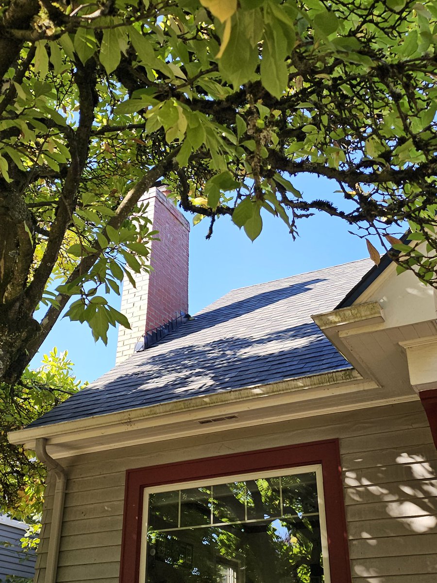 NwRoofTechInc's tweet photo. One happy customer this was! ☺️ We're glad you love your new roof! #happy #house #roof #Shingles #bluesky #like #makeover #nwrooftech https://t.co/sfC7iUPOhG