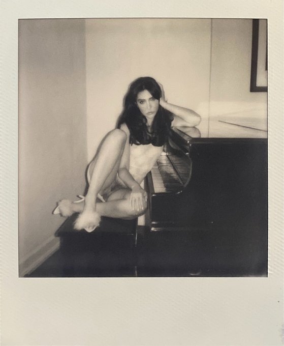 Go ahead and subscribe to my newsletter with your email for FREE✨   I&rsquo;ll be posting my original writing