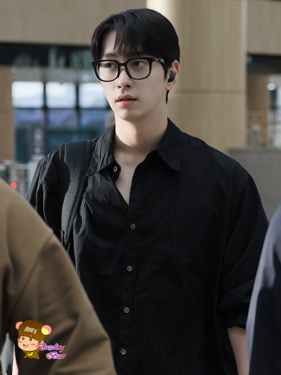 dazzlingbear211's tweet photo. @2PMagreement211 【231006💜PHOTO】

231006 Gimpo Airport 출국 4️⃣

#2PM #황찬성 #찬성 #Chansung #チャンソン 
#HwangChansung 
#엘줄라이엔터테인먼트 #ljulyent https://t.co/G6ESjL5Xm6