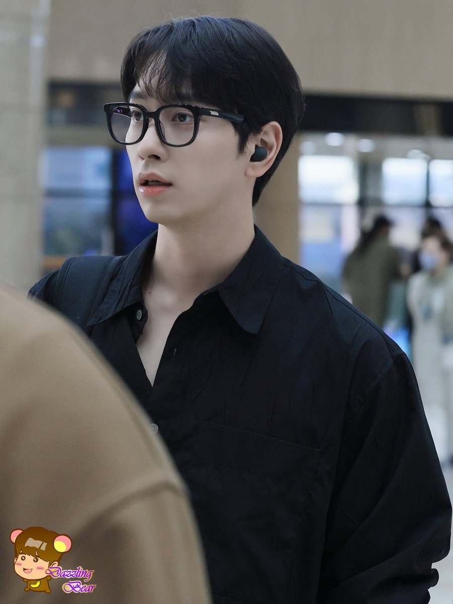 dazzlingbear211's tweet photo. @2PMagreement211 【231006💜PHOTO】

231006 Gimpo Airport 출국 4️⃣

#2PM #황찬성 #찬성 #Chansung #チャンソン 
#HwangChansung 
#엘줄라이엔터테인먼트 #ljulyent https://t.co/G6ESjL5Xm6