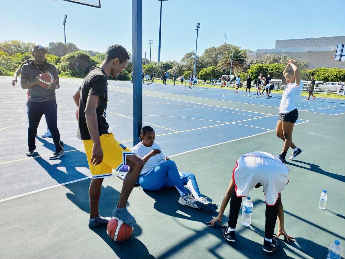 CoachLustar's tweet photo. #BNL2022 preseason workouts were a jam 🤩 #CoachLustar🏀 energy #EveryShotCounts🏀 #WomandlaInSports 🏆 https://t.co/Jew3cj0GEX