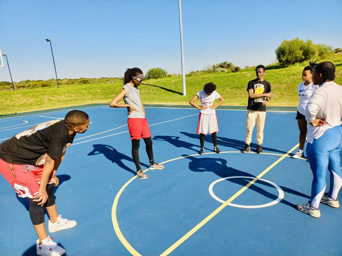 CoachLustar's tweet photo. #BNL2022 preseason workouts were a jam 🤩 #CoachLustar🏀 energy #EveryShotCounts🏀 #WomandlaInSports 🏆 https://t.co/Jew3cj0GEX