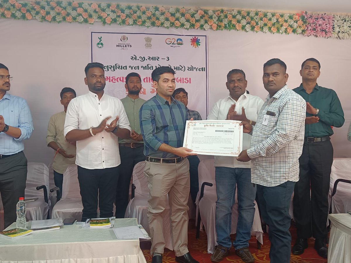 TDO_Garbada's tweet photo. 'Krishi Mahotsav' celebration at Block Garbada. 
#SankalpSaptah
#BharatKeBadhteKadam
@CollectorDahod @DahodDdo @PMOIndia @CMOGuj @NITIAayog https://t.co/FVobDqQGKd