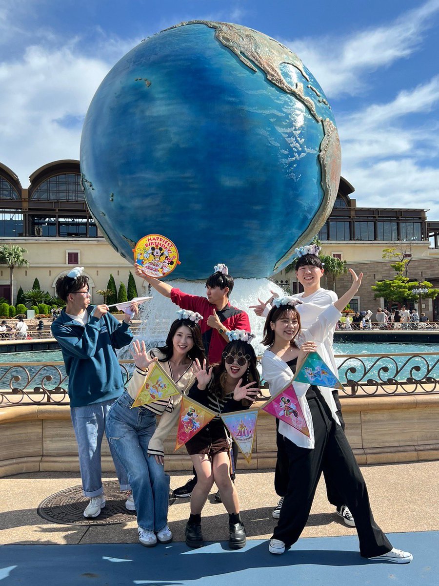 pitapitara's tweet photo. ハロウィンディズニー🎃👻
完璧なメンバーで❤️‍🔥素晴らしく思い出
大吾とふじもんと写真撮ってもらった！2人とも優しかった〜😆🎊 https://t.co/h1ZZeWgQma