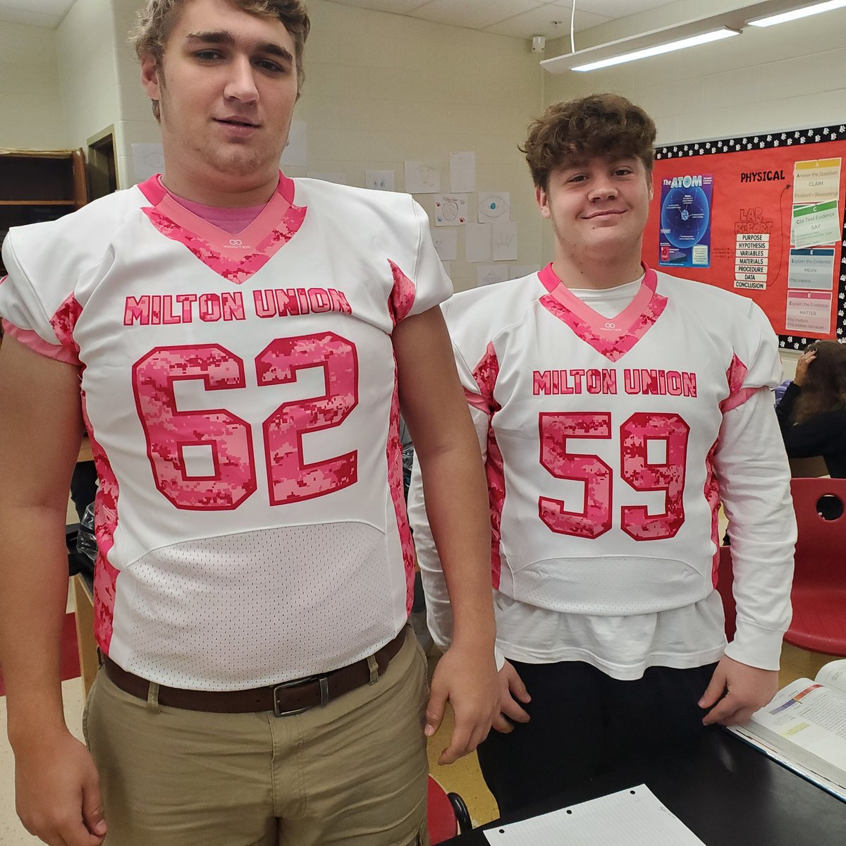 The Bulldogs are wearing their pink Breast Cancer Awareness jerseys tonight at Bethel! <a href="/BethelBeesFB/">Bethel Bees Football</a>
