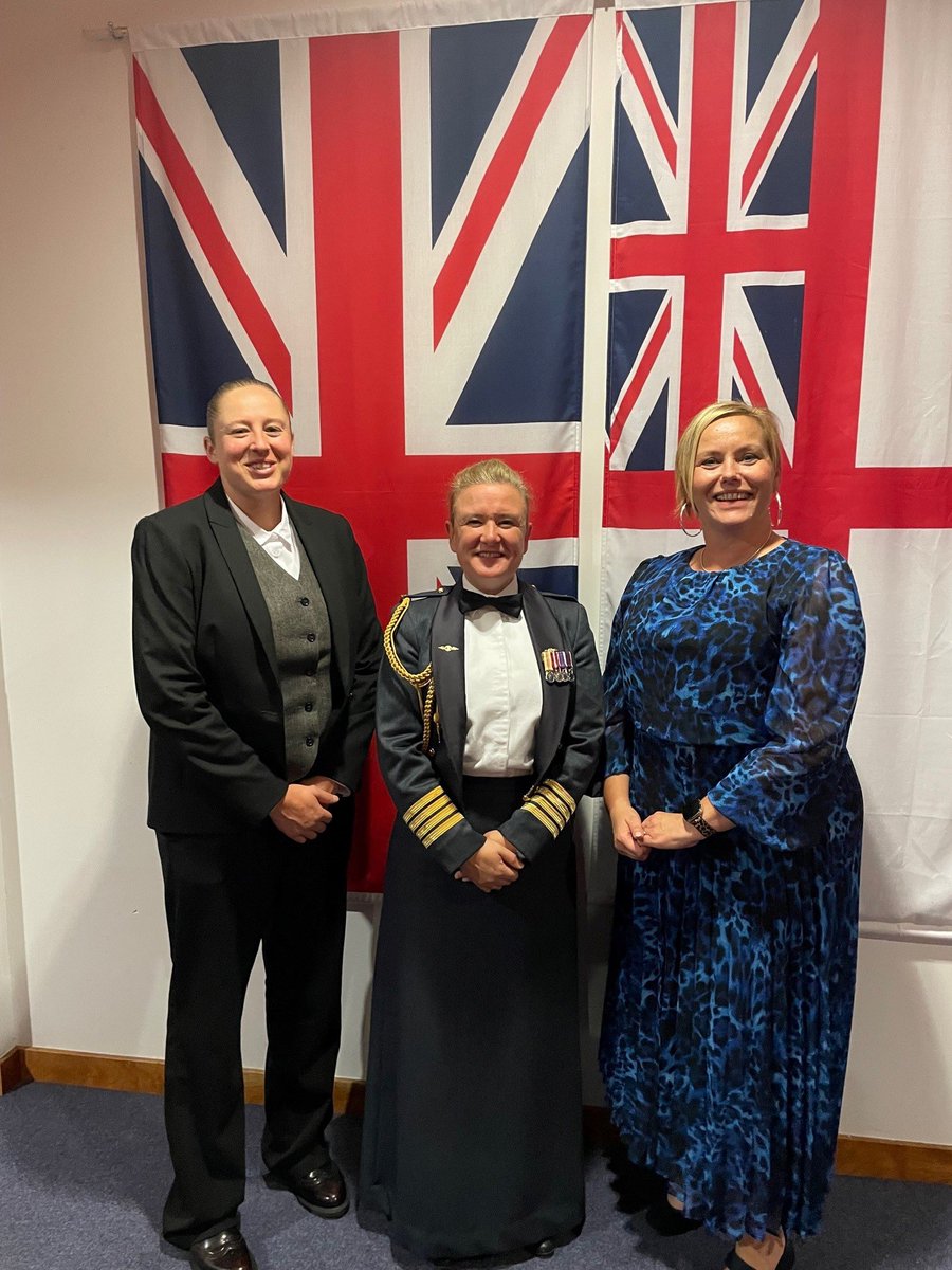 The CO DMRC, Gp Capt Claire Myhill KHDS,attended the 10th anniversary Defence Primary Health Care dinner . DPHC successes were marked by presentations of Commander DPHC commendations, including Ina O’Smotherly & DMRC’s SHEPO Emma Chapman. @DMS_MilMed @DMS_DPHC_Comd